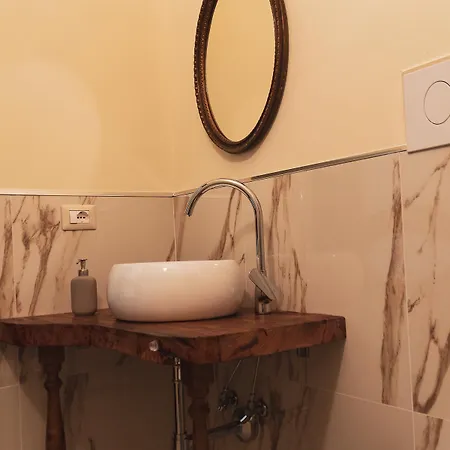 L'archetto 罗卡蒙菲纳